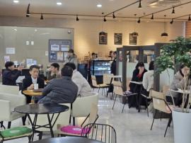 “부모님께 용돈 드리고 싶어요” 중증장애인 350여명이 바리스타 대문사진, 이미지 설명: “부모님께 용돈 드리고 싶어요” 중증장애인 350여명이 바리스타 사진