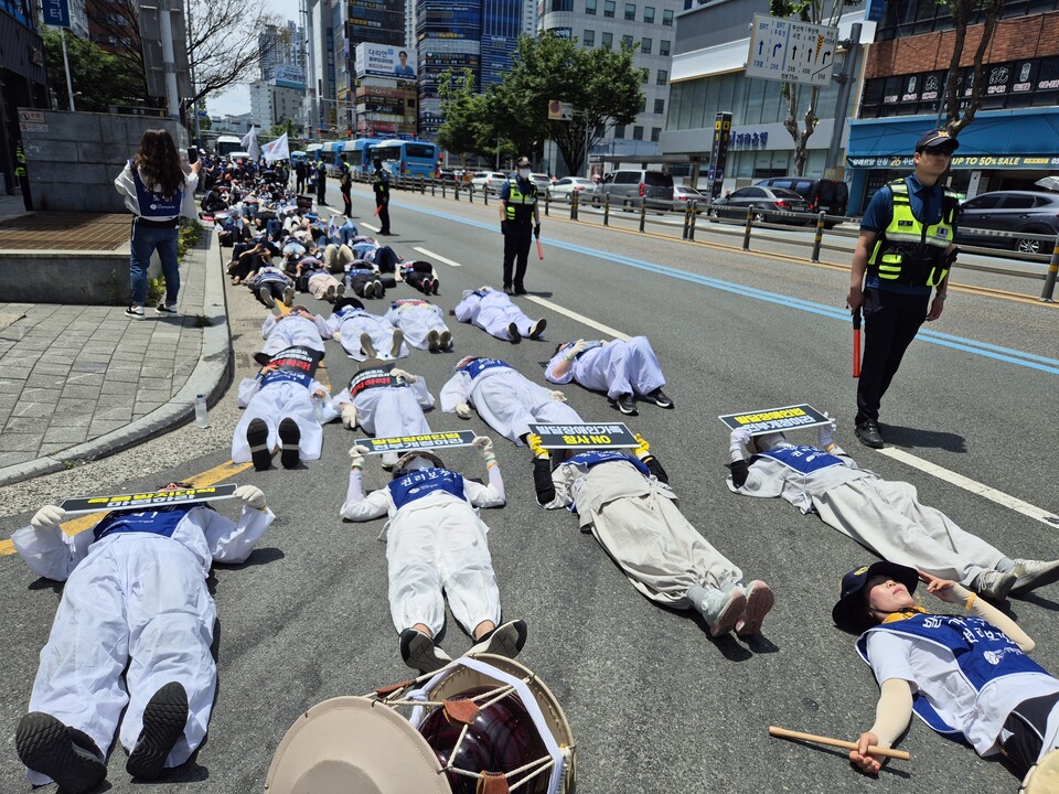 발달장애인 부모들, 전국 도심서 오체투지 대문사진